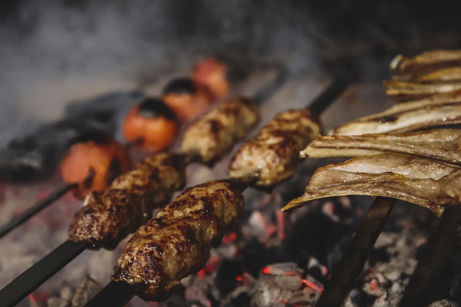 Unutulmaz Mangal Keyfi: Hafta Sonu Et Seçiminde Kritik Rehber